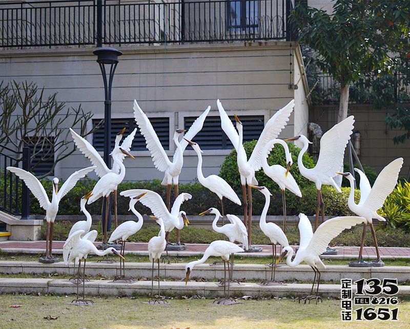 公園廣場一群玻璃鋼展翅的仿真動(dòng)物仙鶴雕塑 公園廣場一群玻璃鋼展翅的仿真動(dòng)物仙鶴雕塑